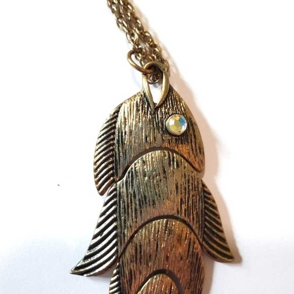 Vintage Vintage NAPIER Gold Tone Fish Pendant Nec… - image 3