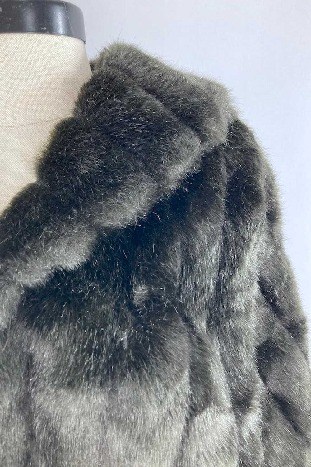 Vintage 1950s Faux Fur Cape - image 4