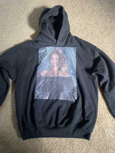 Gildan Beyoncé Hoodie with Rocafella logo in corne