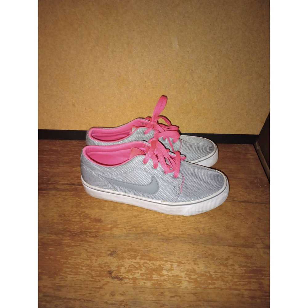 Nike Nike Toki Low Sneakers Gray And Pink Girls S… - image 9