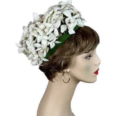 60s White Flower Petal Pillbox Hat - image 1