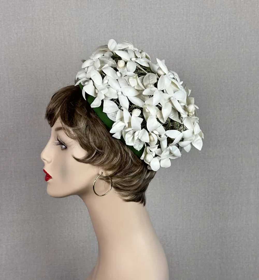 60s White Flower Petal Pillbox Hat - image 2