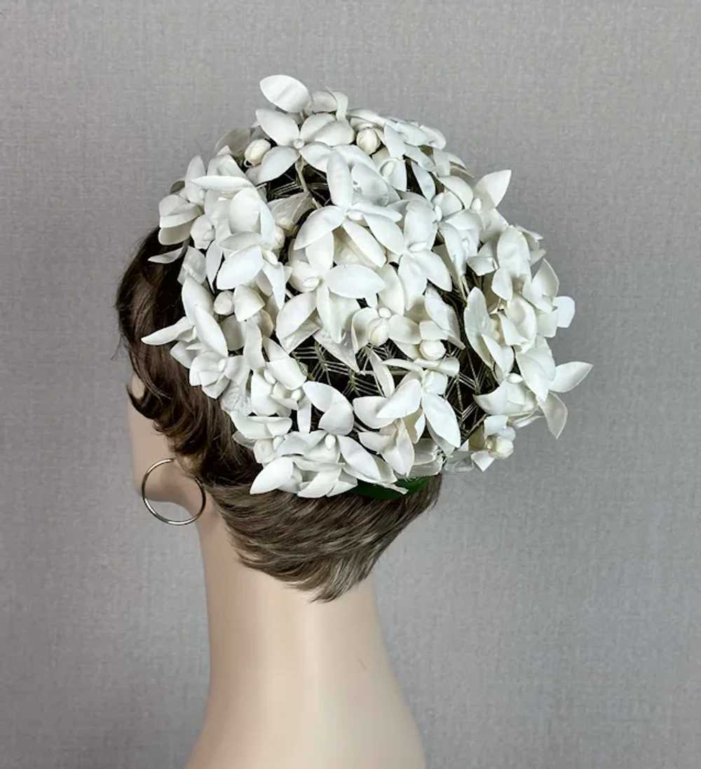 60s White Flower Petal Pillbox Hat - image 3