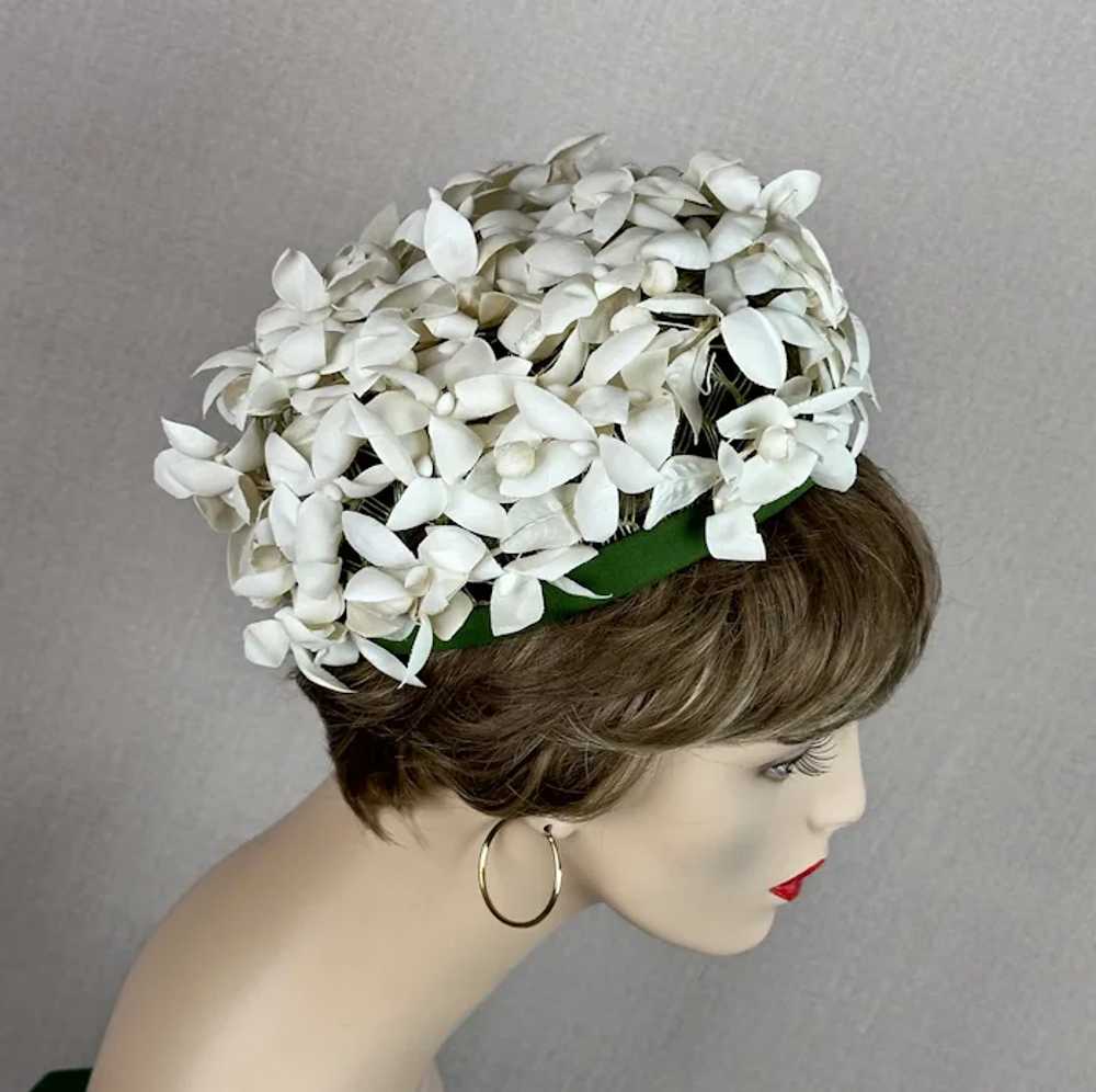 60s White Flower Petal Pillbox Hat - image 5