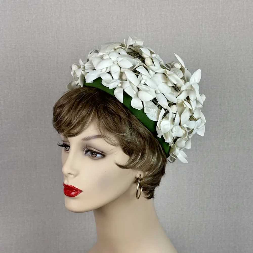 60s White Flower Petal Pillbox Hat - image 9