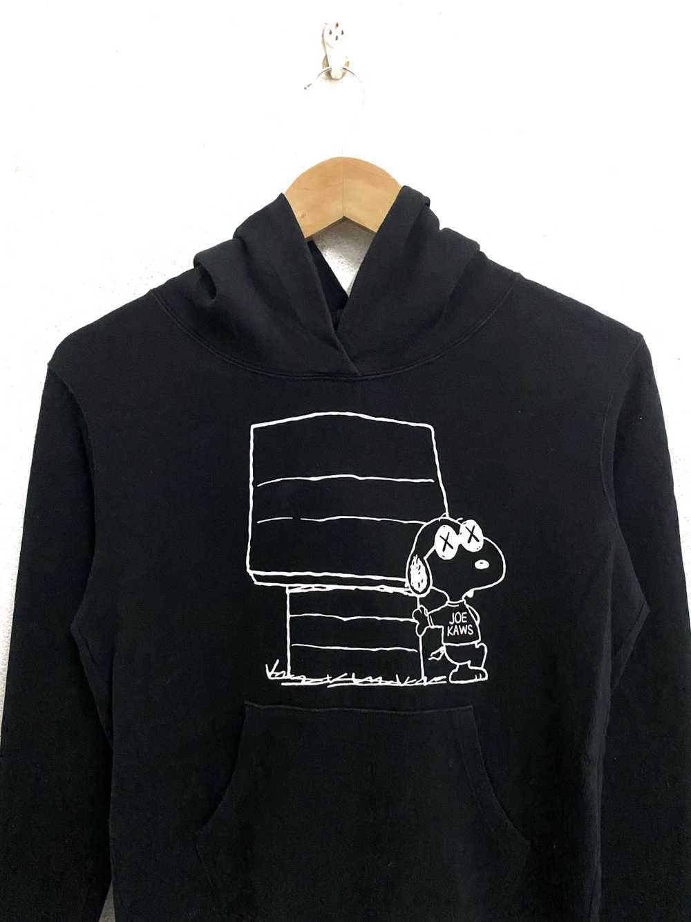 Kaws hotsell snoopy sweatshirt