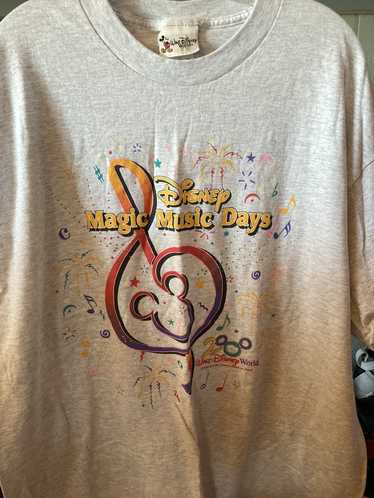 Disney × Vintage 2000 Disney T-shirt glow in the d