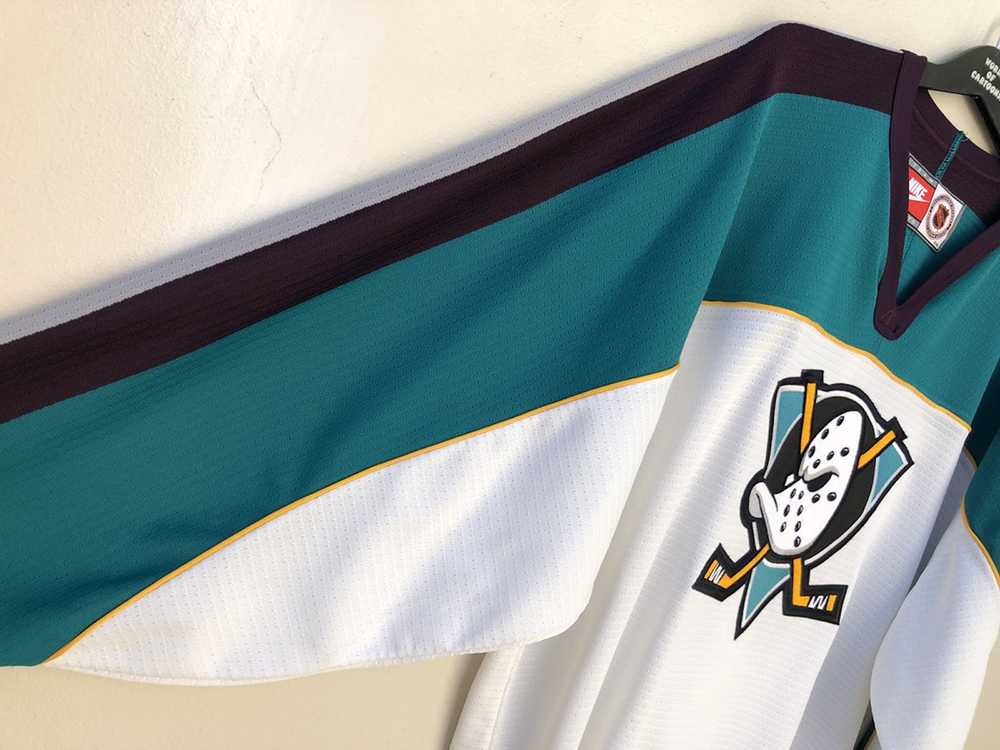 Anaheim Ducks on X: 👀 Special deal for our #ReverseRetro merch. 👀 Use  code 'RevRetro21' to receive a free mystery Ducks shirt upon completion  when you spend more than $50 on qualified