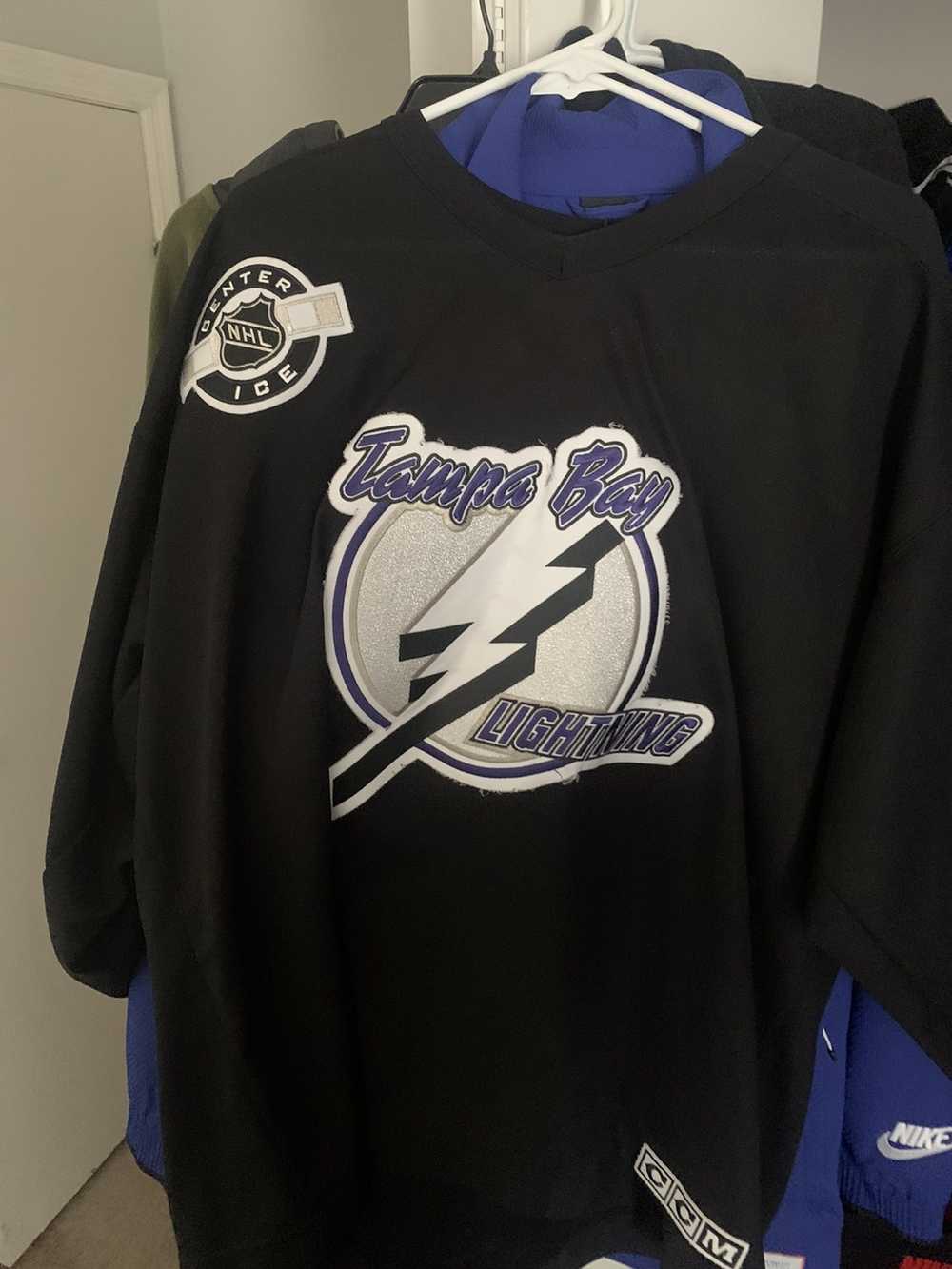 Fanatics Shirt Womens Medium Tampa Bay Lightning Bolts Back To Back Stanley  Cup+