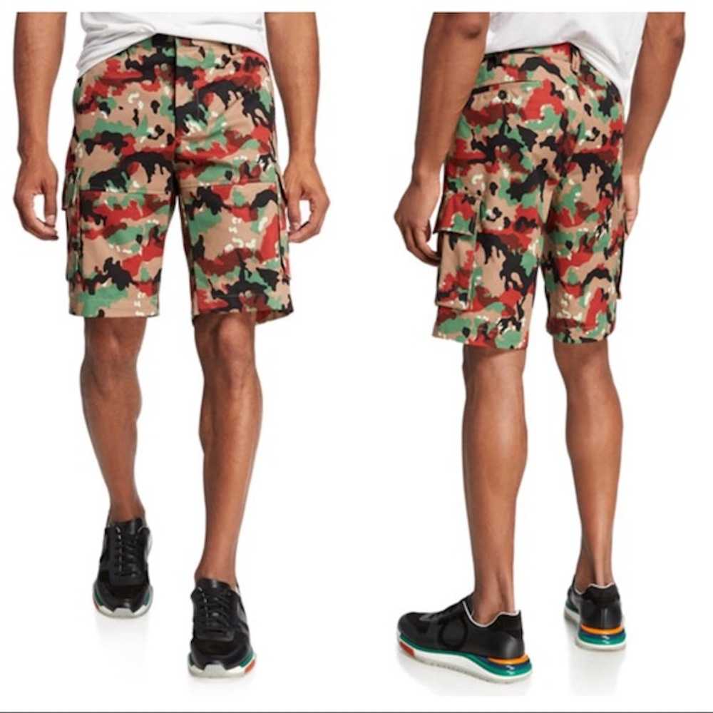 Valentino Valentino Camo Cargo Shorts • Size 50 I… - image 1