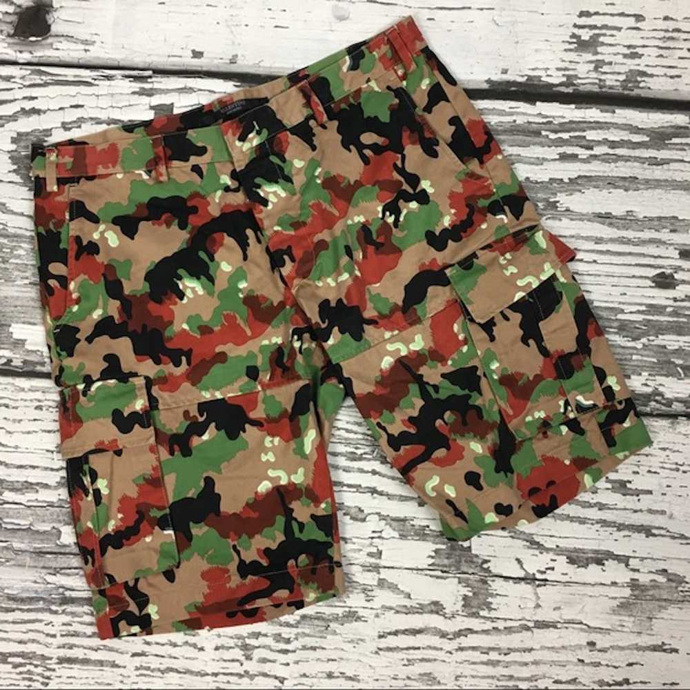 Valentino Valentino Camo Cargo Shorts • Size 50 I… - image 2