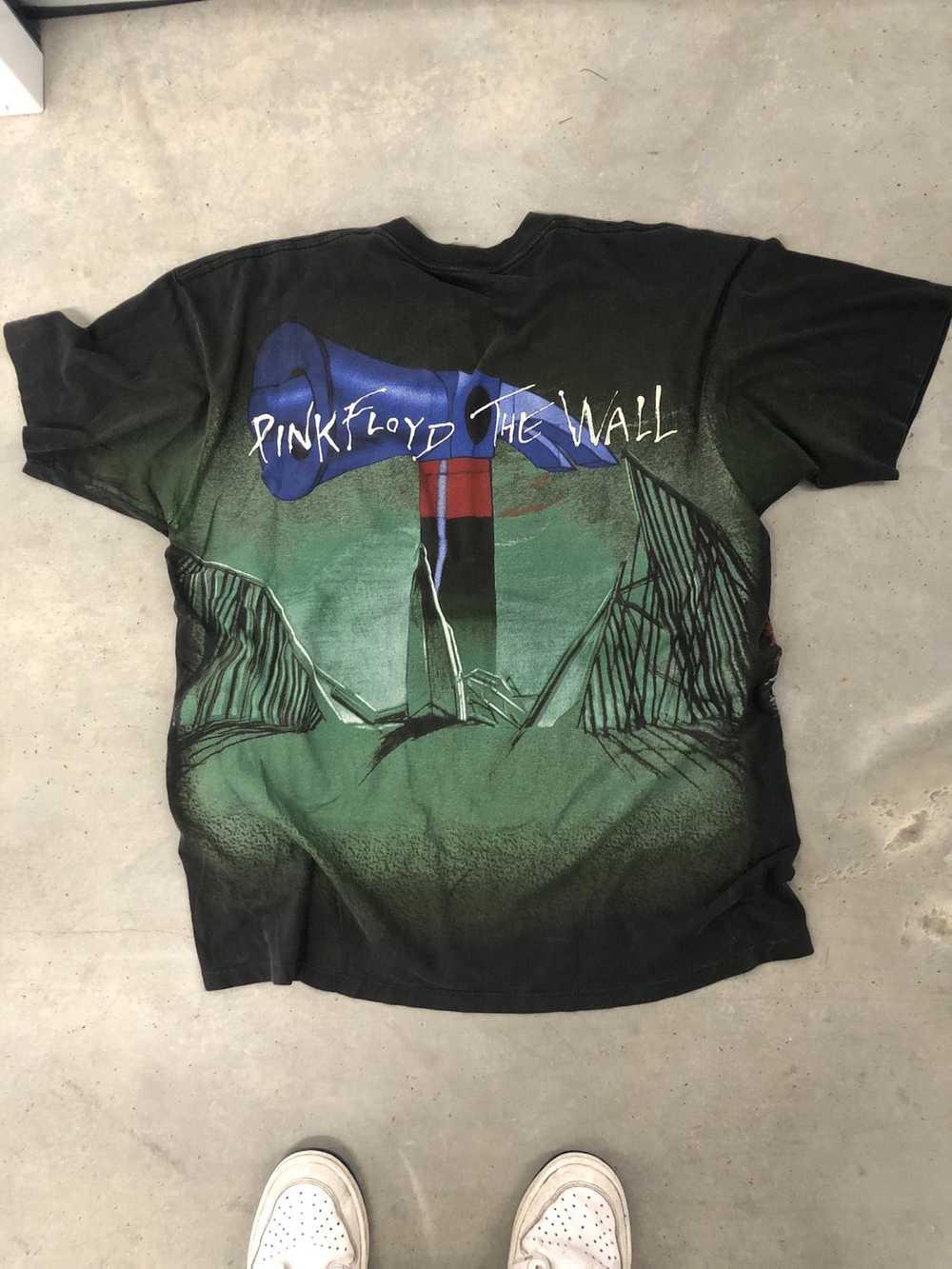 Vintage Vintage 1982 Pink Floyd “The Wall” tee - image 4