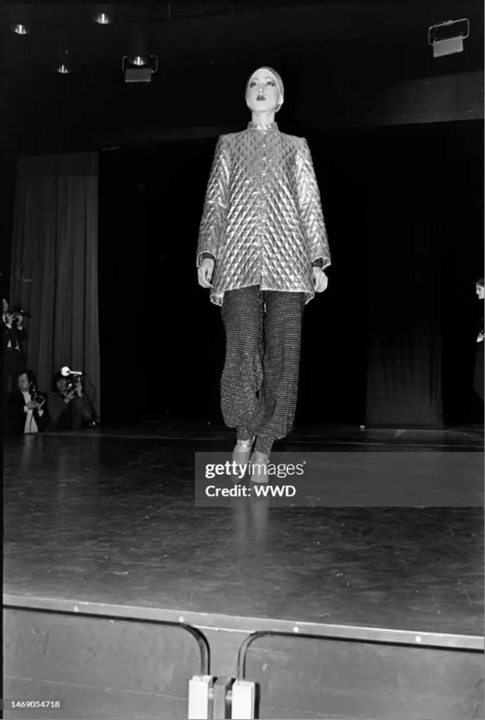 fw 1975 yves saint laurent black quilted coat - image 10