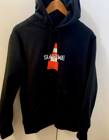 Men's Supreme Traffic Cone Red Hoodie Sweatshirt Made in Canada Size M  Medium