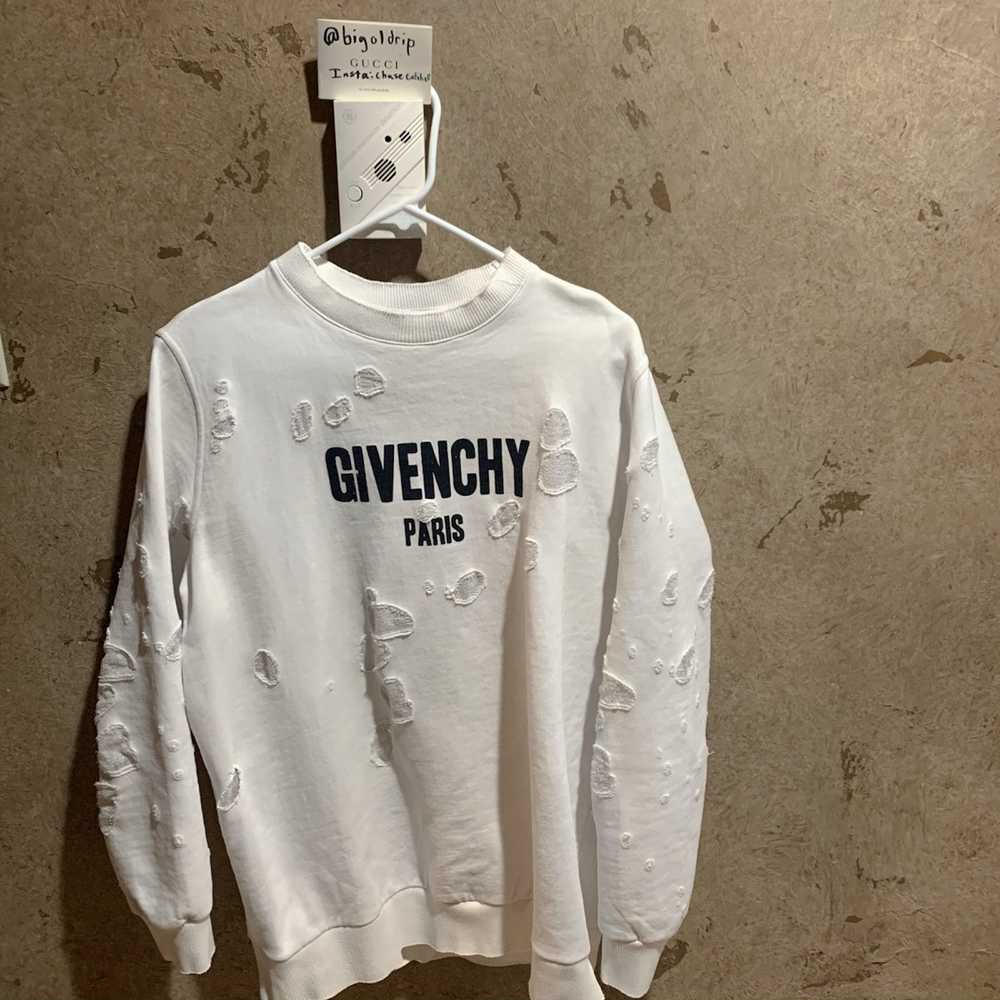 Givenchy sweatshirt with metallic details worn by Cane Tejada