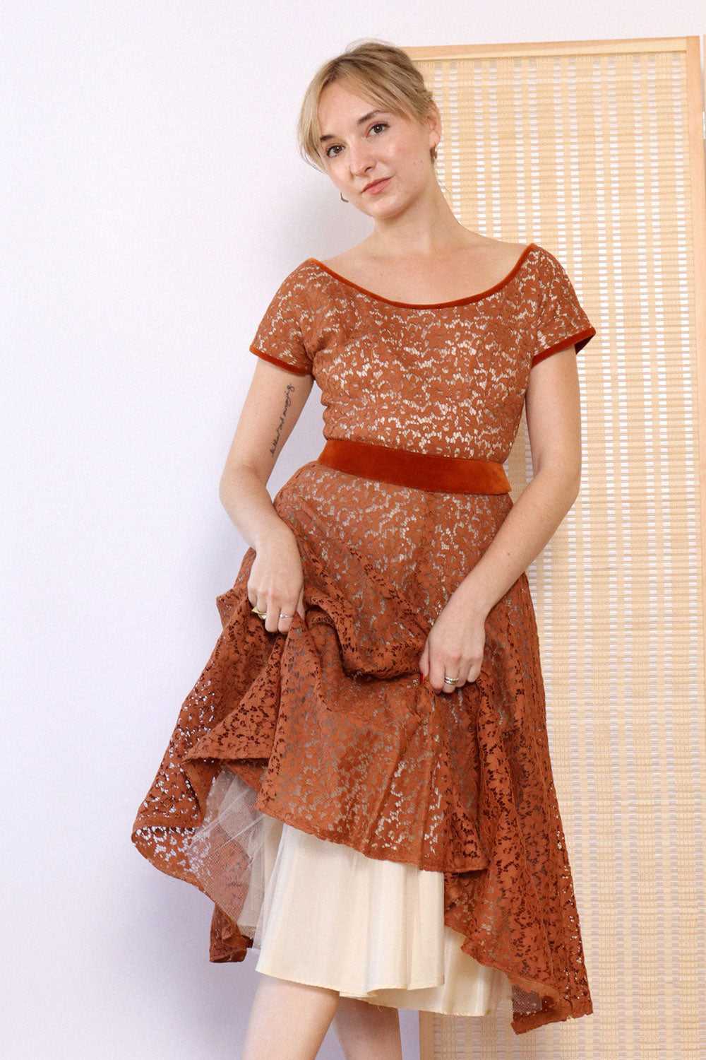 1950s Copper Lace Velvet Dress XS - image 3