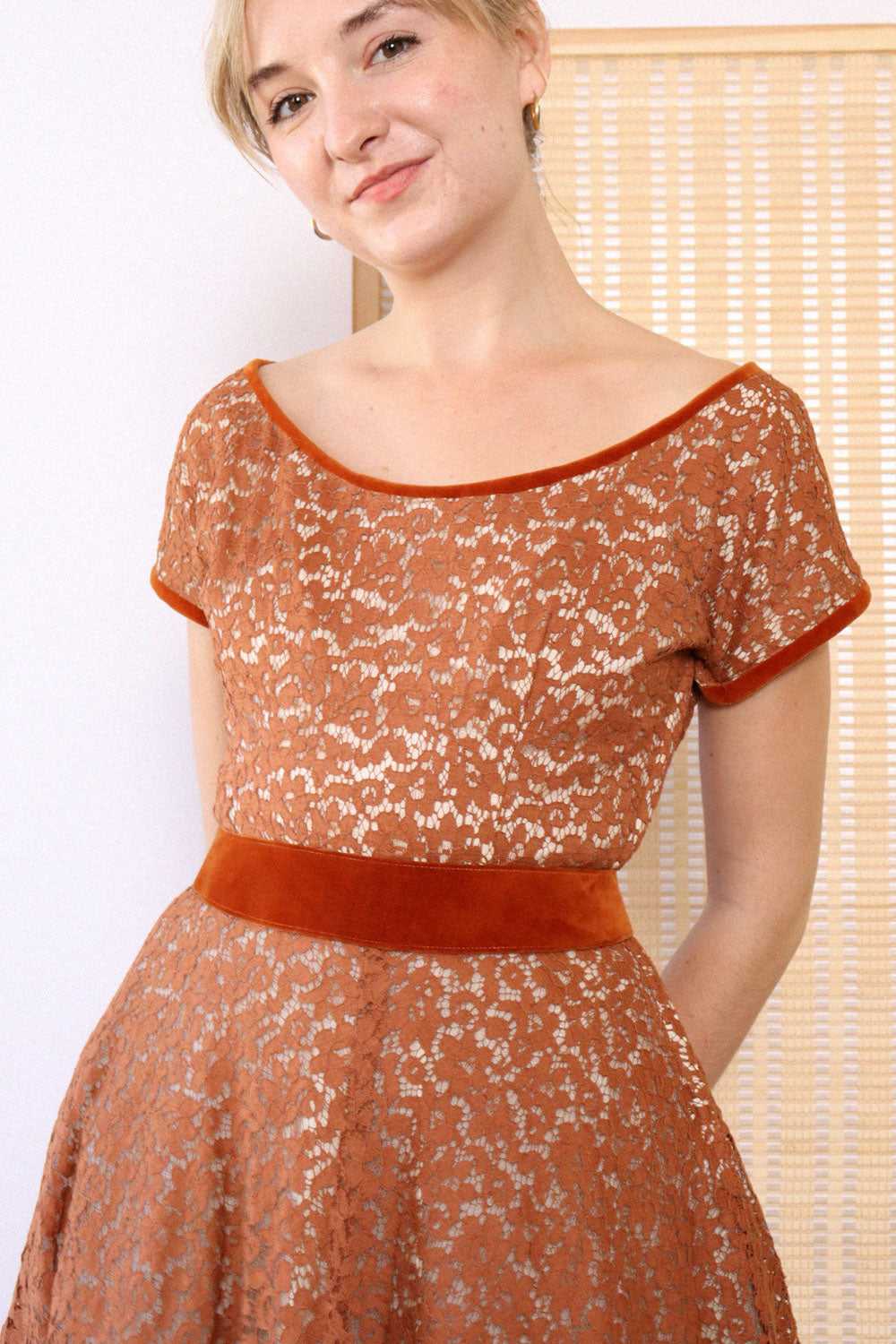 1950s Copper Lace Velvet Dress XS - image 8