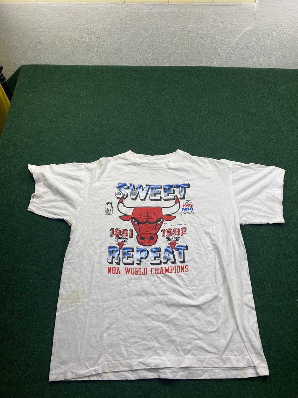 Vintage Buffalo Bills Magic Johnson Tee Size XL - ShopperBoard