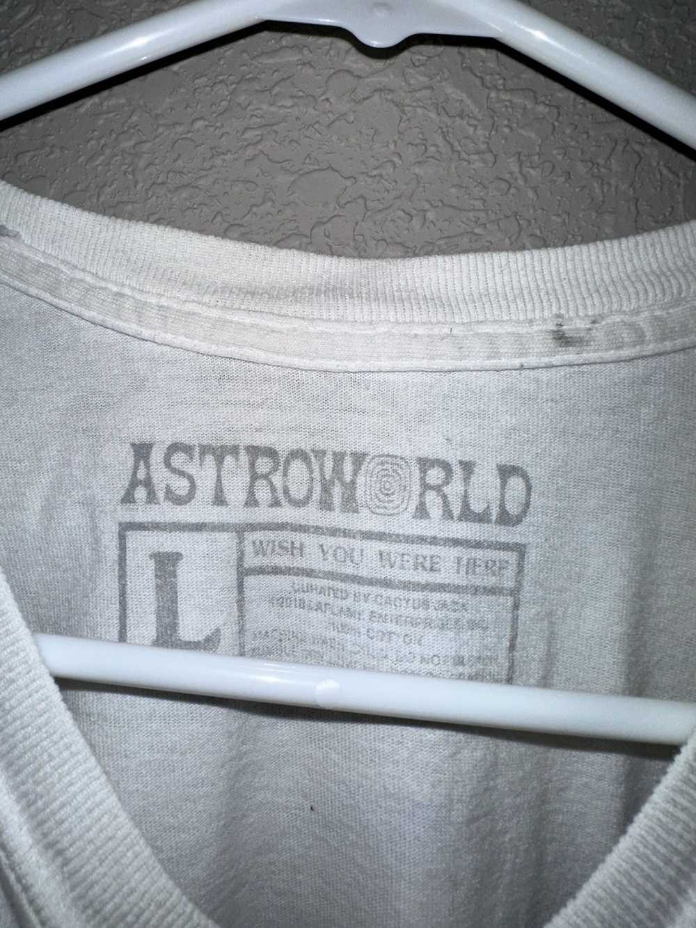 Got my astroworld merch & to my surprise they cut the Hanes tag