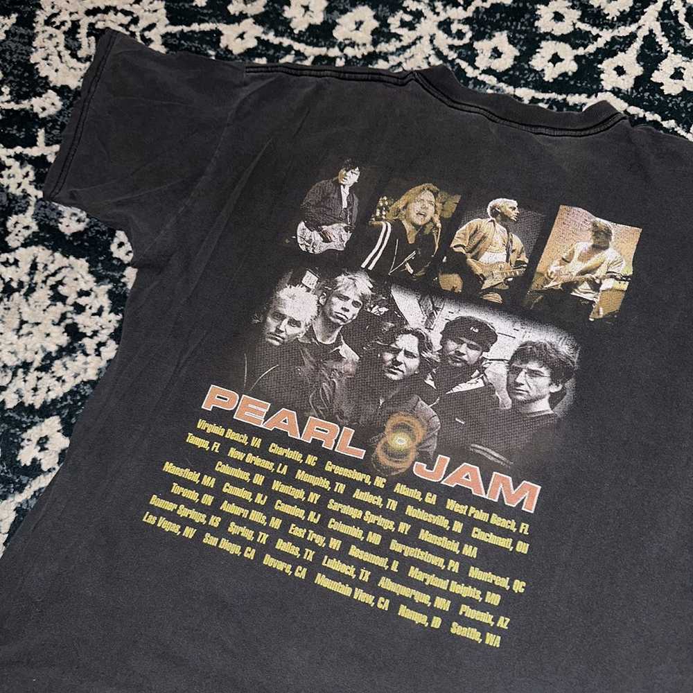 Vintage Y2K Pearl Jam Eddie Vedder Gas Mask Surfing T-shirt size XL