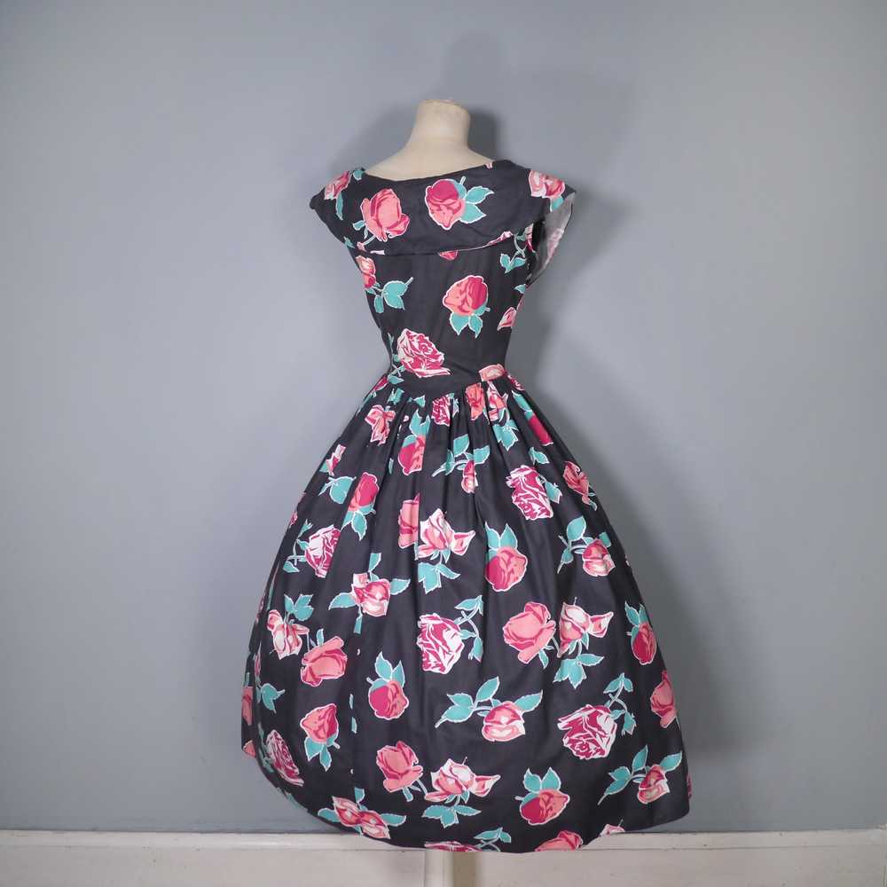 50s DARK FLORAL FULL SKIRTED DRESS WITH PINK AND … - image 11