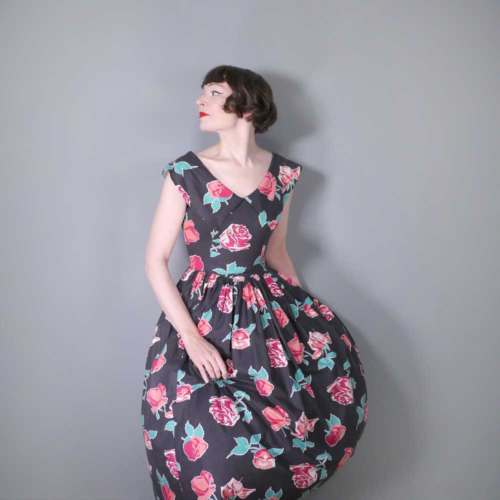 50s DARK FLORAL FULL SKIRTED DRESS WITH PINK AND … - image 1