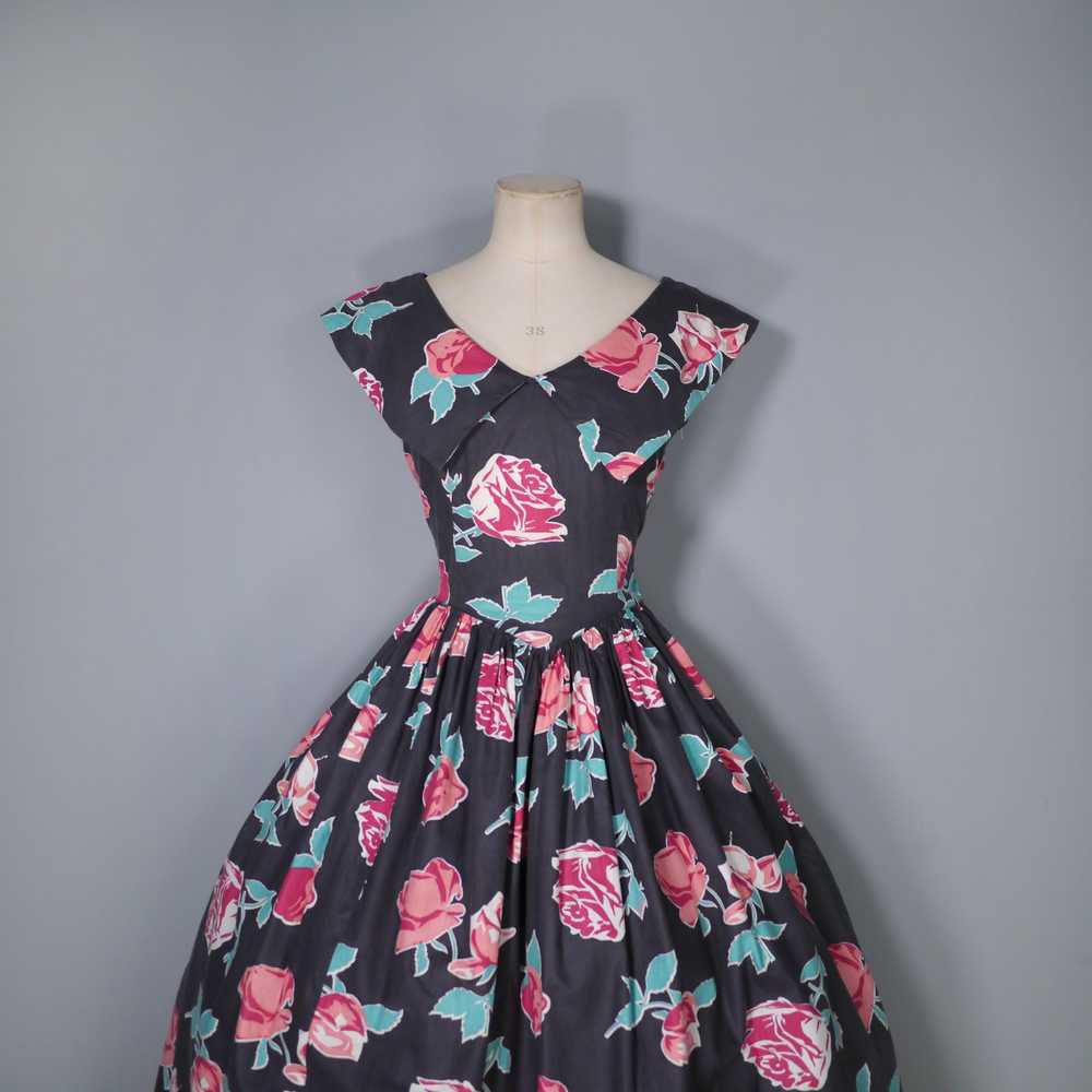 50s DARK FLORAL FULL SKIRTED DRESS WITH PINK AND … - image 6