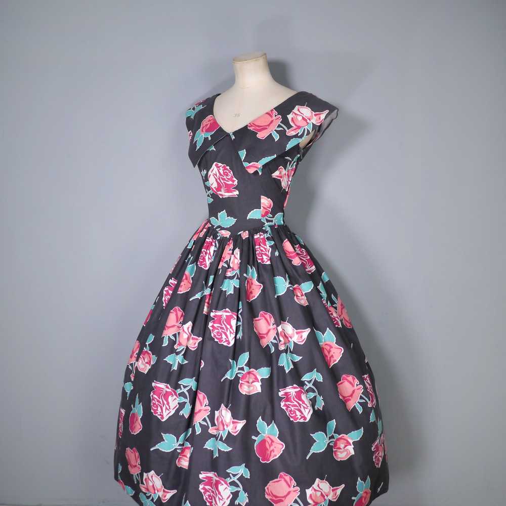 50s DARK FLORAL FULL SKIRTED DRESS WITH PINK AND … - image 9
