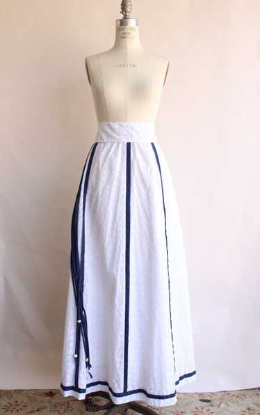 Vintage 1970s Chessa Davis Maxiskirt in White Eyel