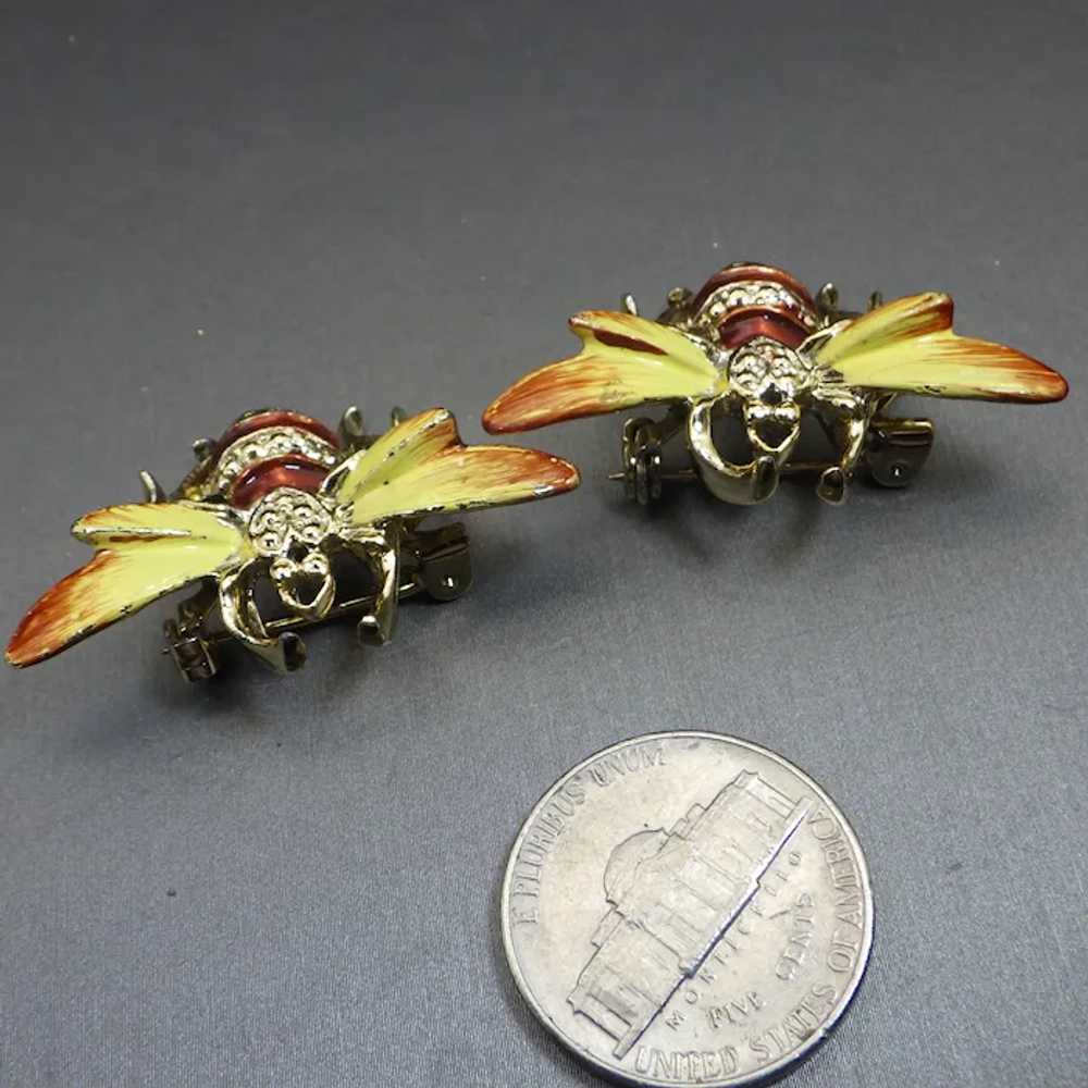 Pair of Enamel Finished 1950s BEES, Figural Brooc… - image 8