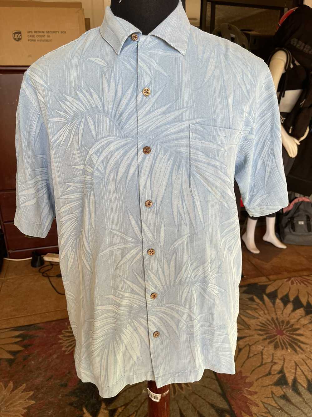 Tommy Bahama PreOwned Tommy Bahama Hawaiian Print… - image 1