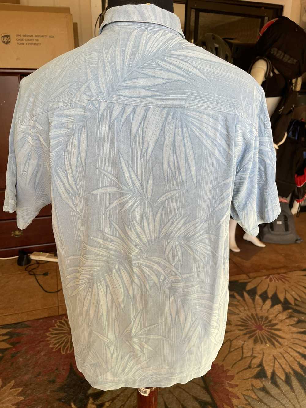 Tommy Bahama PreOwned Tommy Bahama Hawaiian Print… - image 2