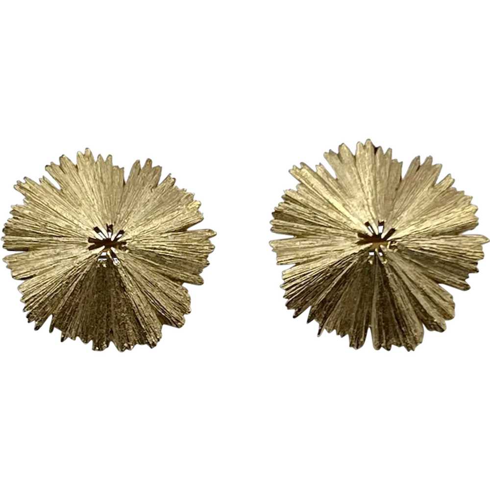 Trifari Vintage Goldtone Round Dome Feathered Edg… - image 1