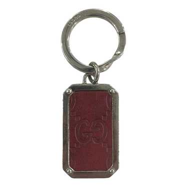 Gucci Embroidered Worldwide Keychain in White –