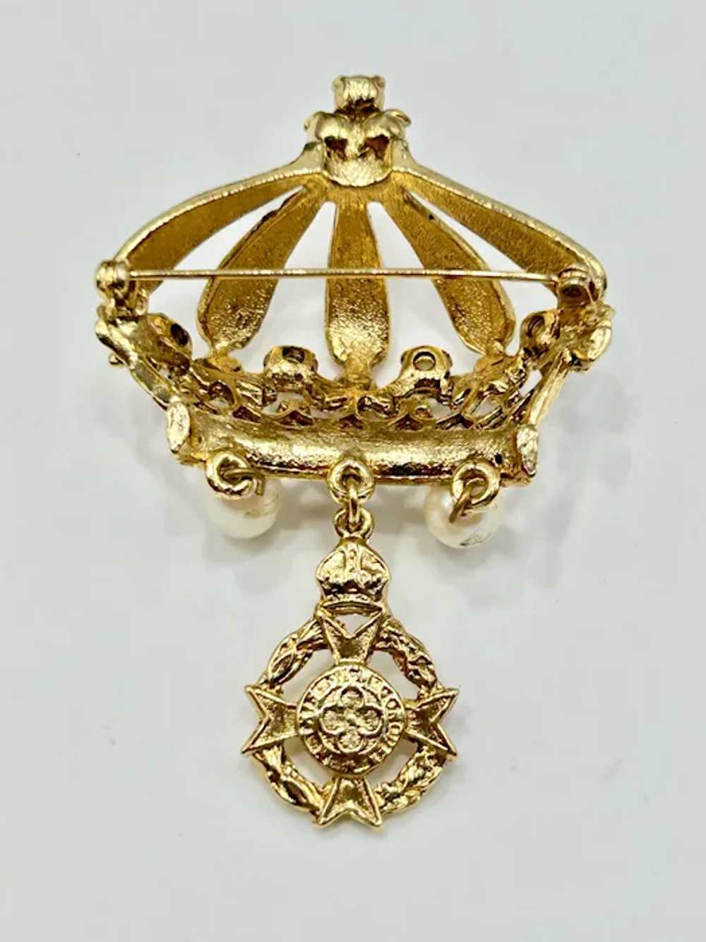 Vintage Dimensional Crown Pin Brooch Gold Tone & … - image 5
