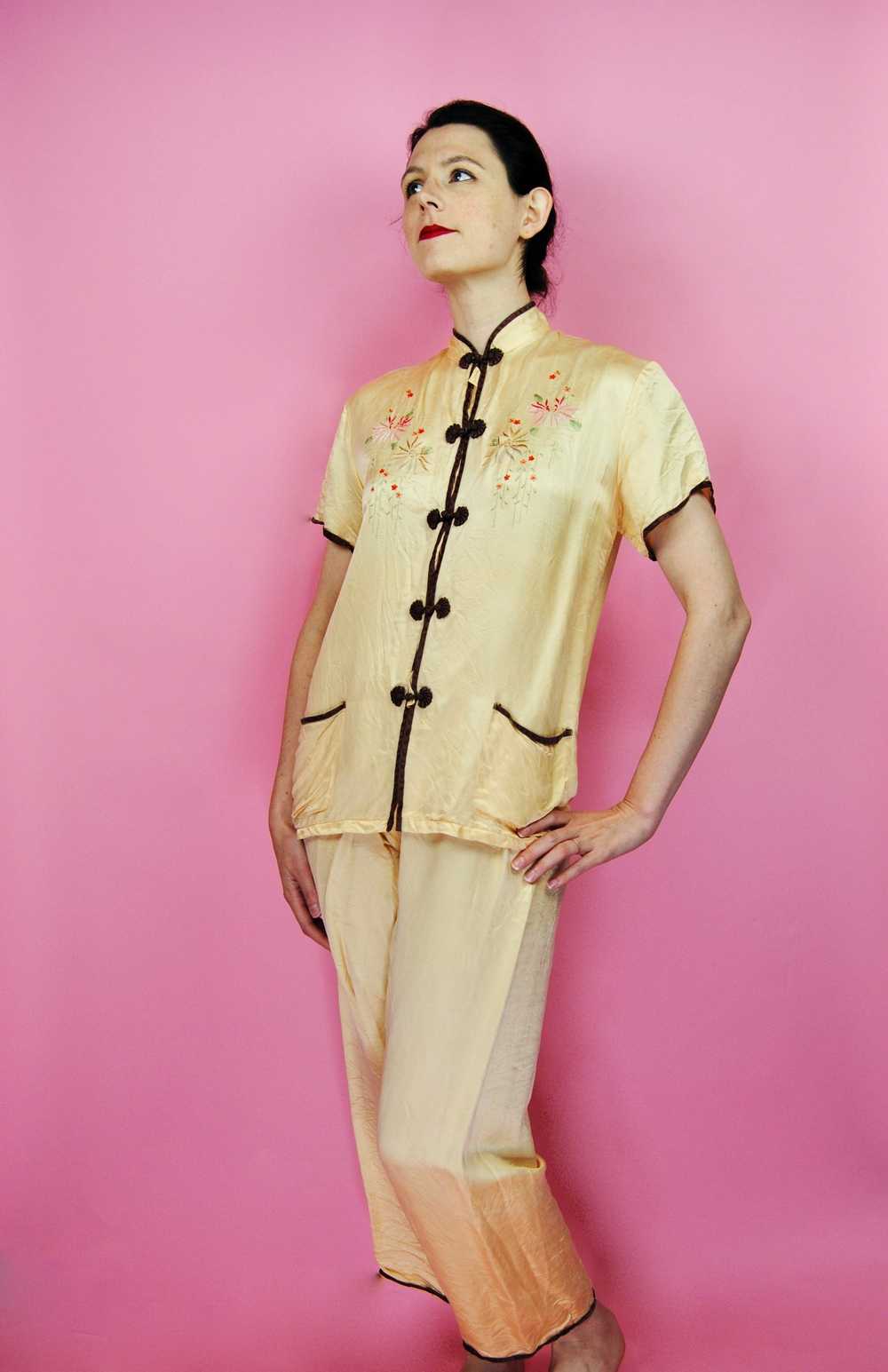 1980s Vintage Peach Silk Pajama Loungewear Set - … - image 3