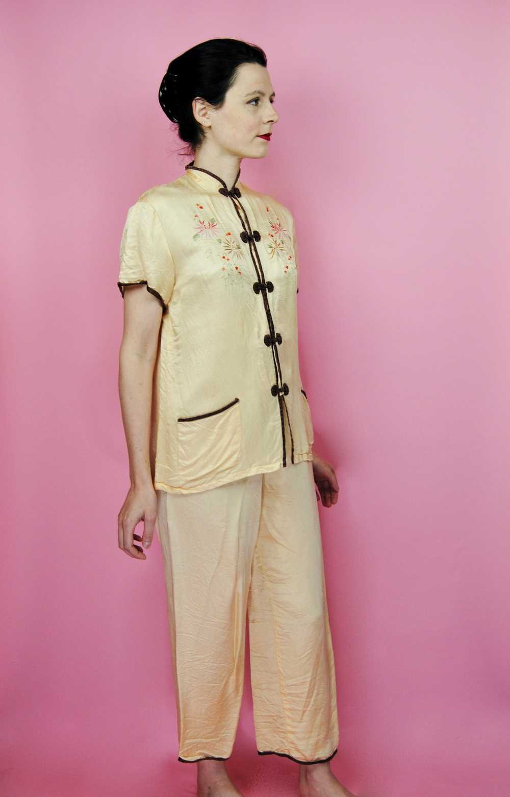 1980s Vintage Peach Silk Pajama Loungewear Set - … - image 7