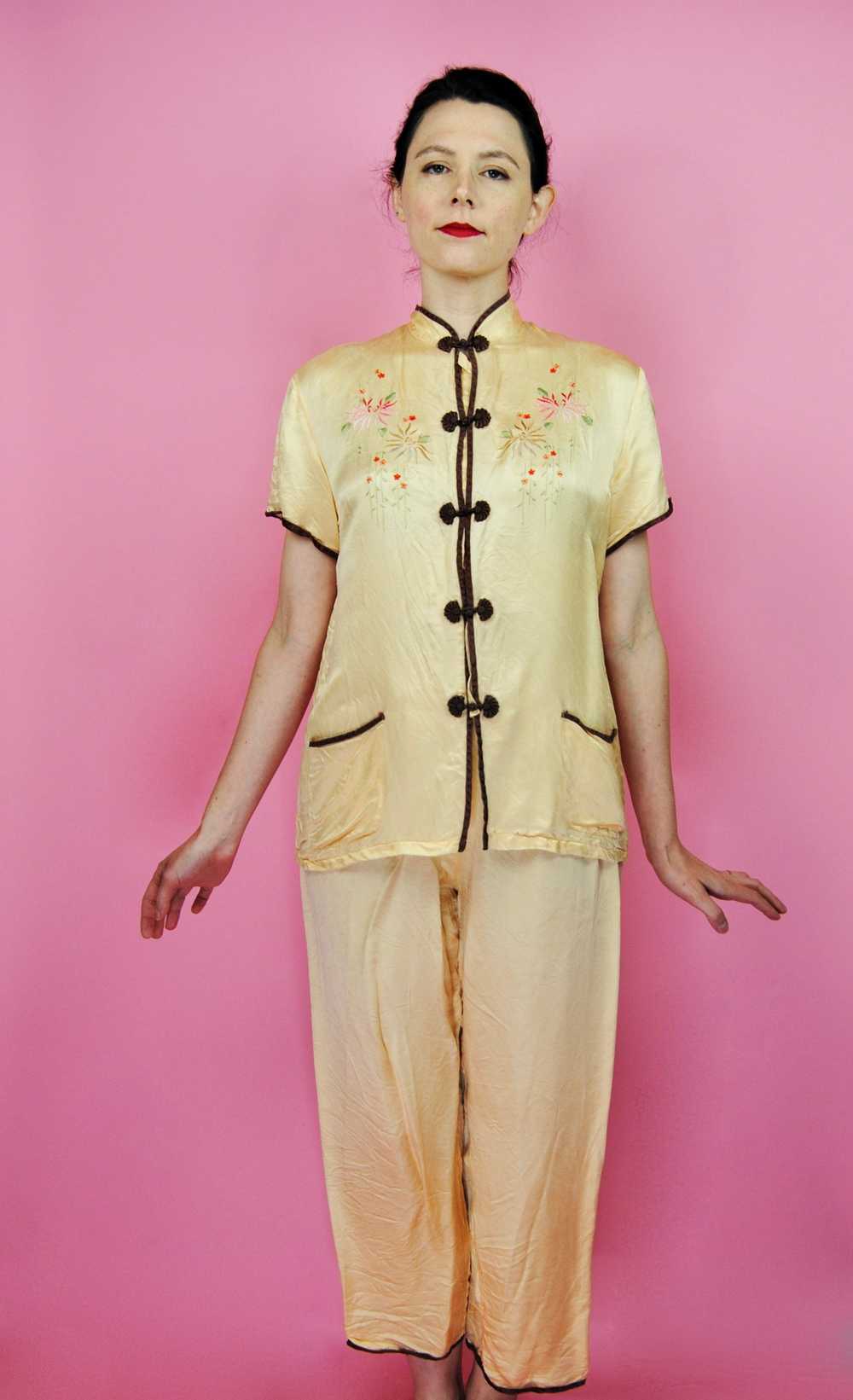 1980s Vintage Peach Silk Pajama Loungewear Set - … - image 8