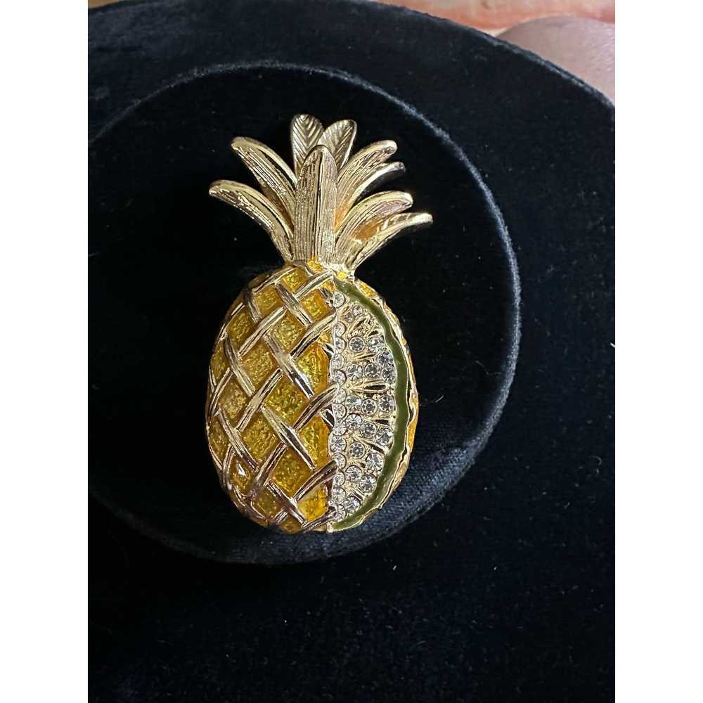 Nothing Vtg Gold Pineapple Brooch with Enamel and… - image 1