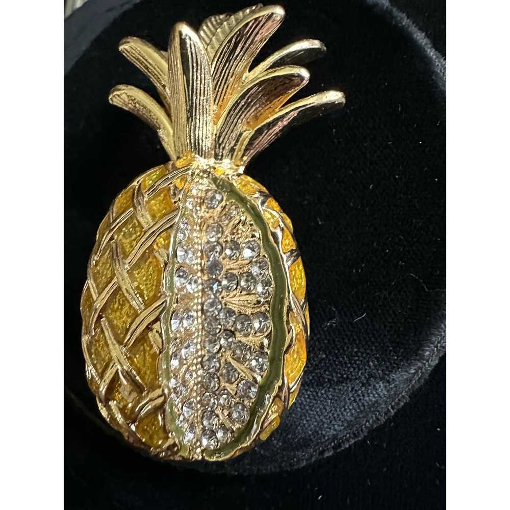 Nothing Vtg Gold Pineapple Brooch with Enamel and… - image 2