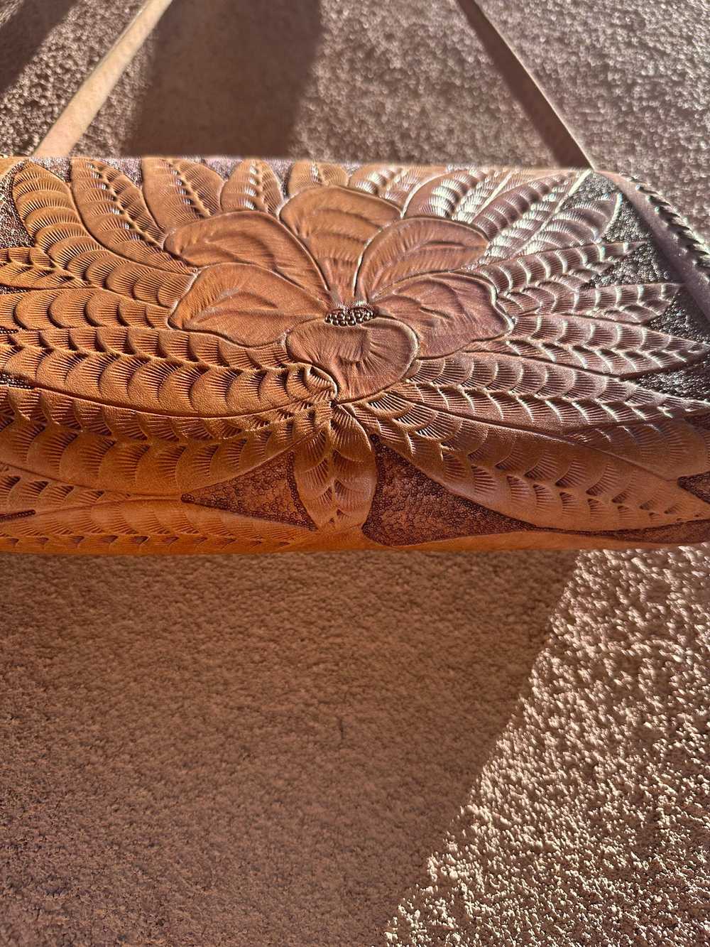 Hand Tooled Leather Purse with 2 Interior Zip Poc… - image 3