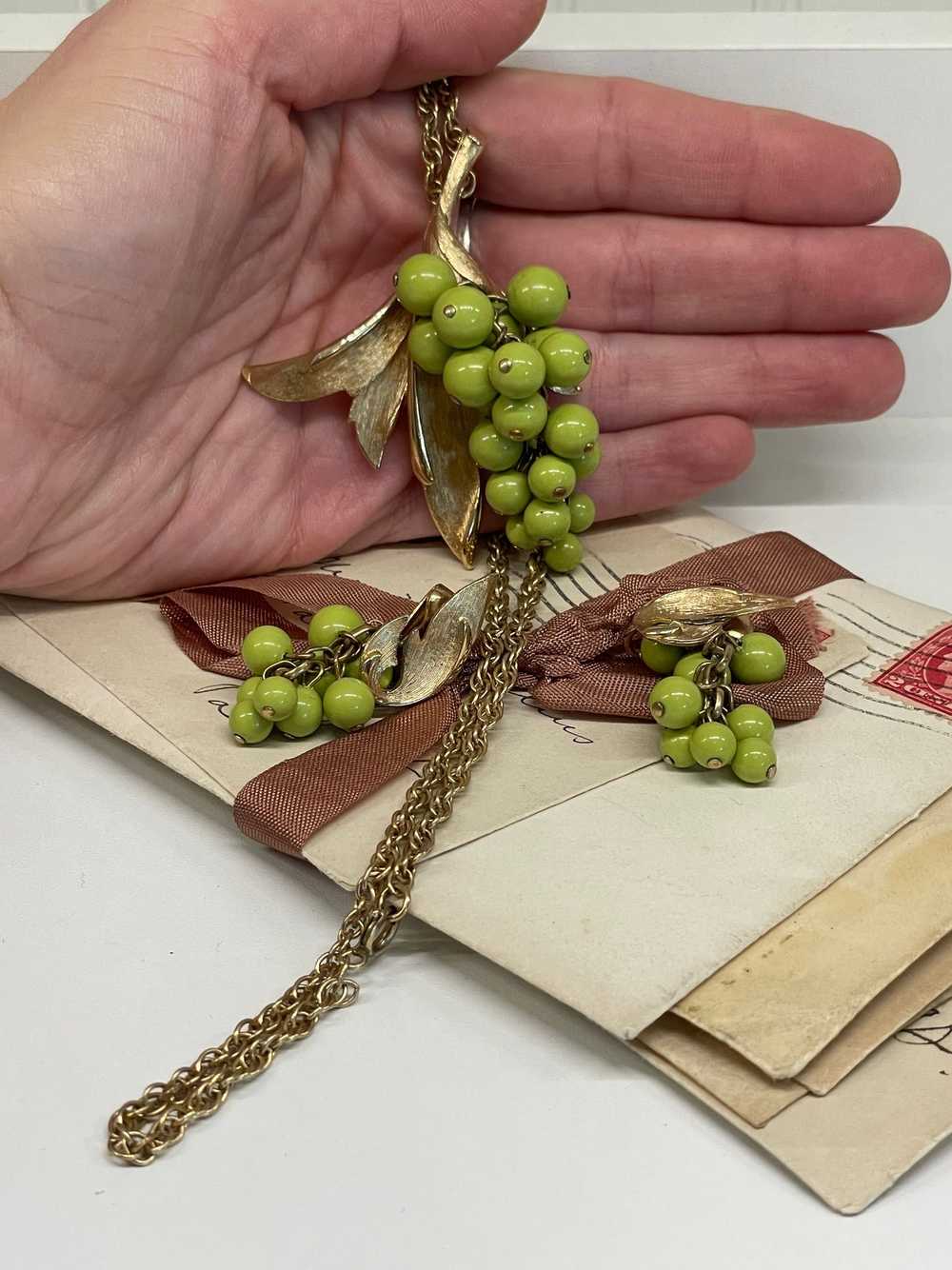 1960’s Judy Green Beaded Grapes Necklace and Earr… - image 11