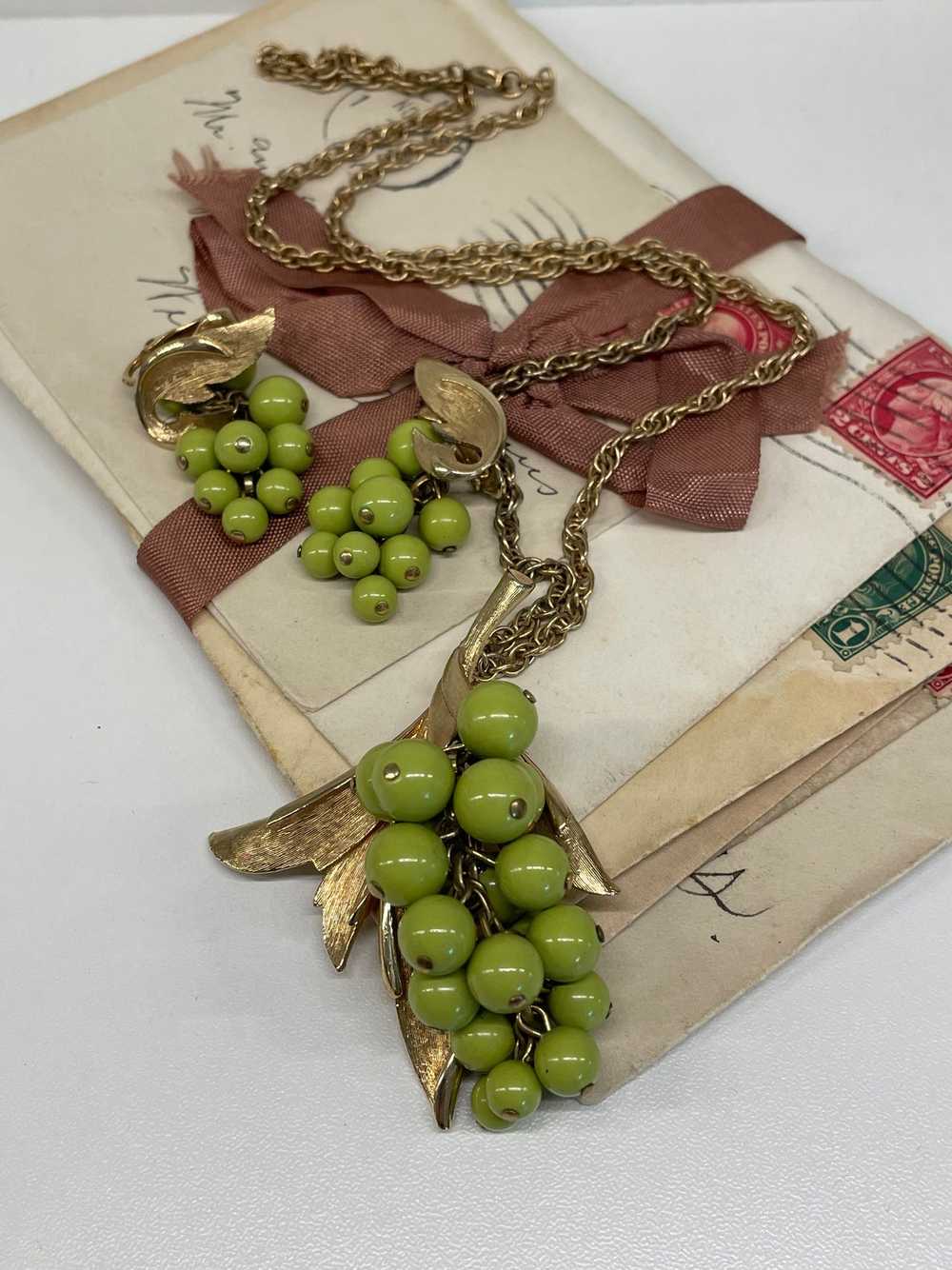 1960’s Judy Green Beaded Grapes Necklace and Earr… - image 2