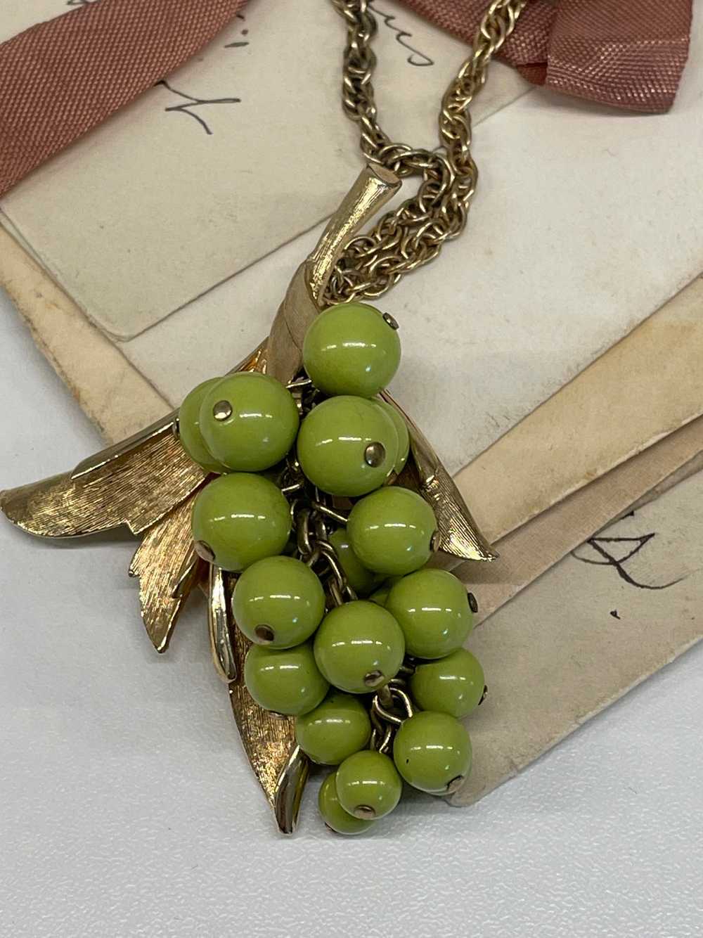 1960’s Judy Green Beaded Grapes Necklace and Earr… - image 4