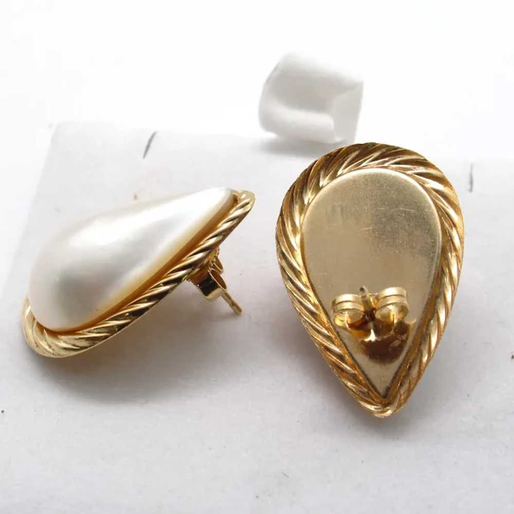 Pearl shape MABE' pearl earring studs - image 2