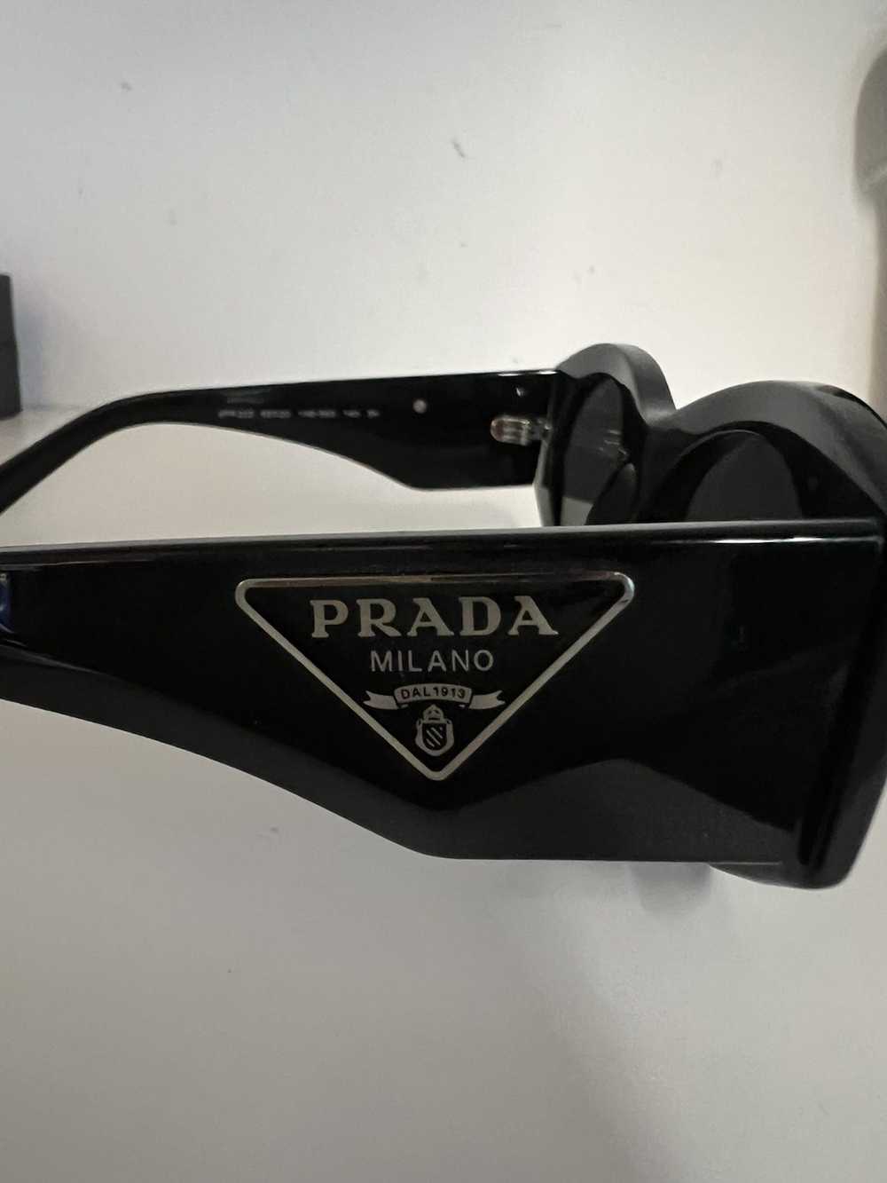 Designer × Prada Prada Beveled Logo Oval Sunglass… - image 8