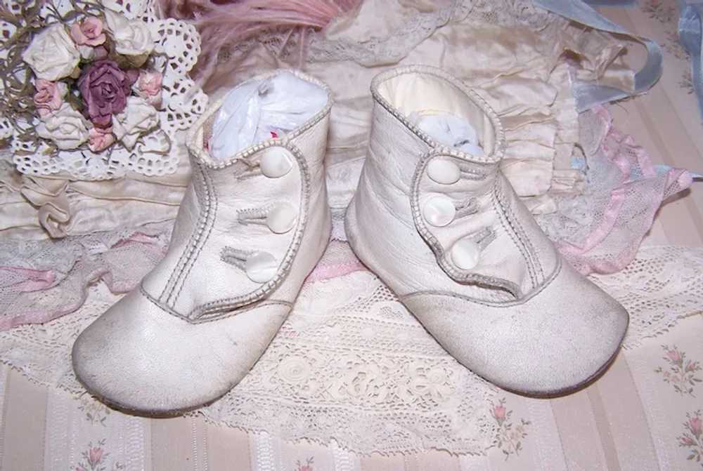 Antique Edwardian White Leather Baby Shoes with M… - image 2