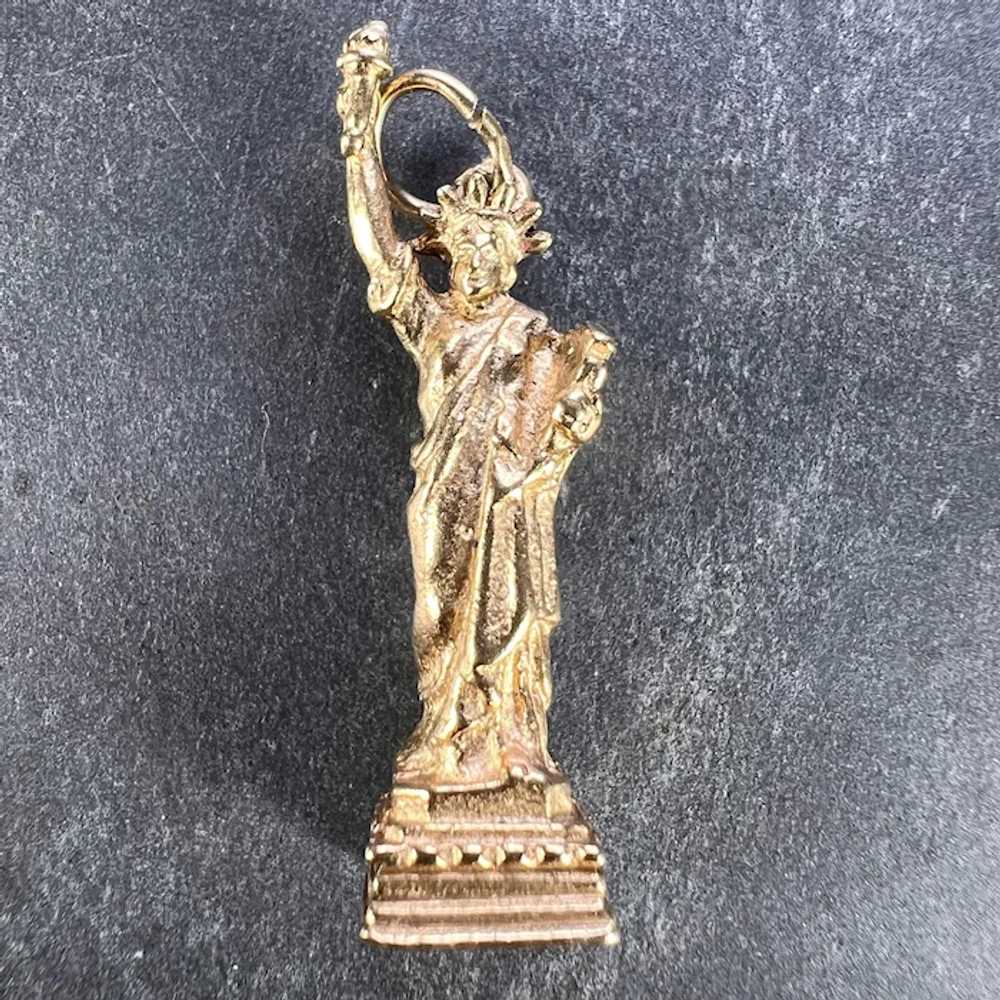 Statue of Liberty New York USA 14K Yellow Gold Ch… - image 2