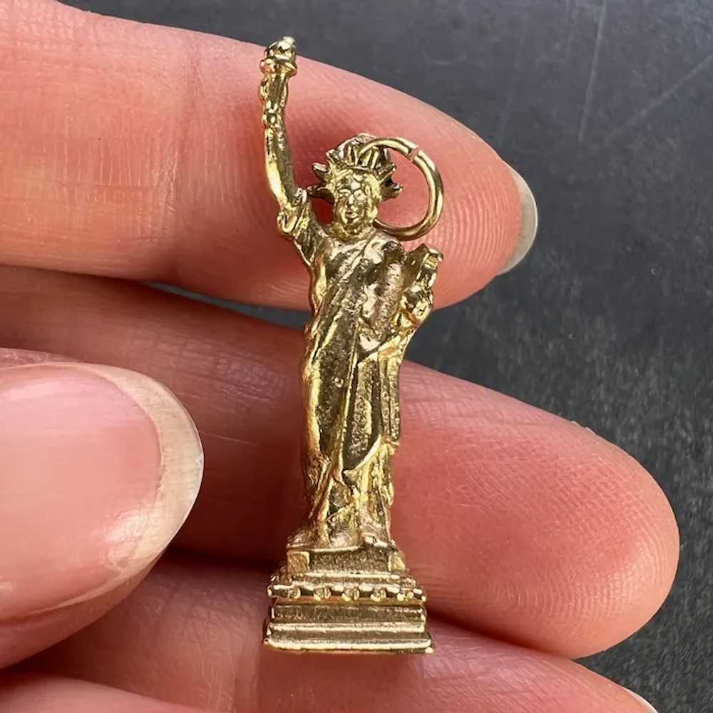 Statue of Liberty New York USA 14K Yellow Gold Ch… - image 6