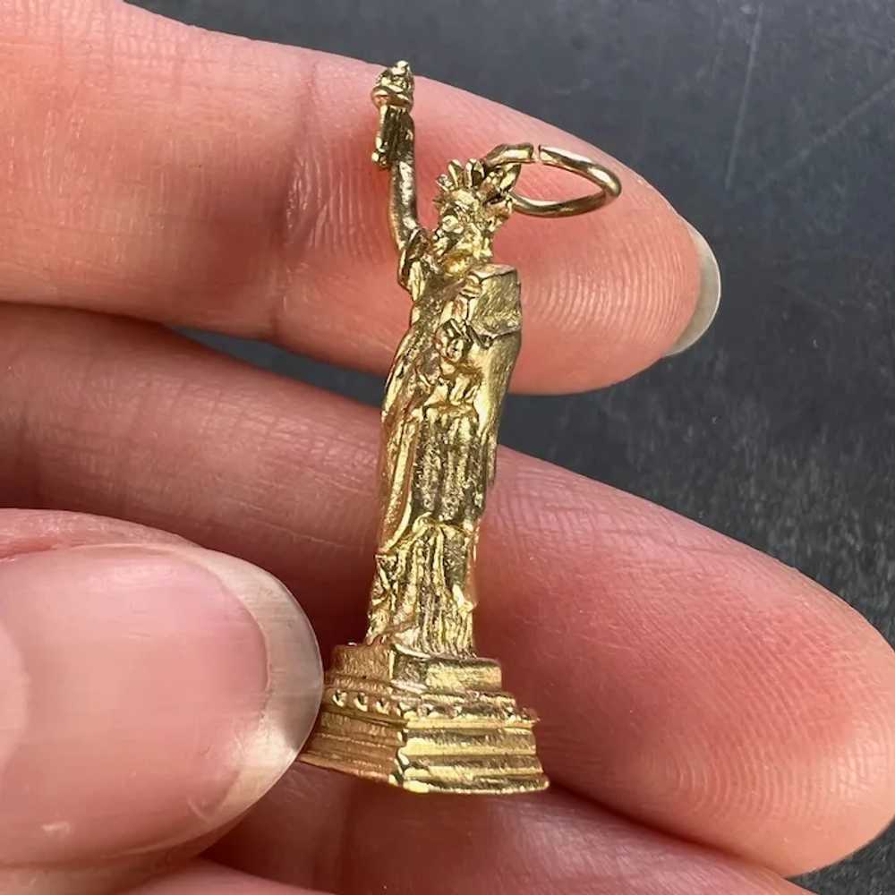 Statue of Liberty New York USA 14K Yellow Gold Ch… - image 7